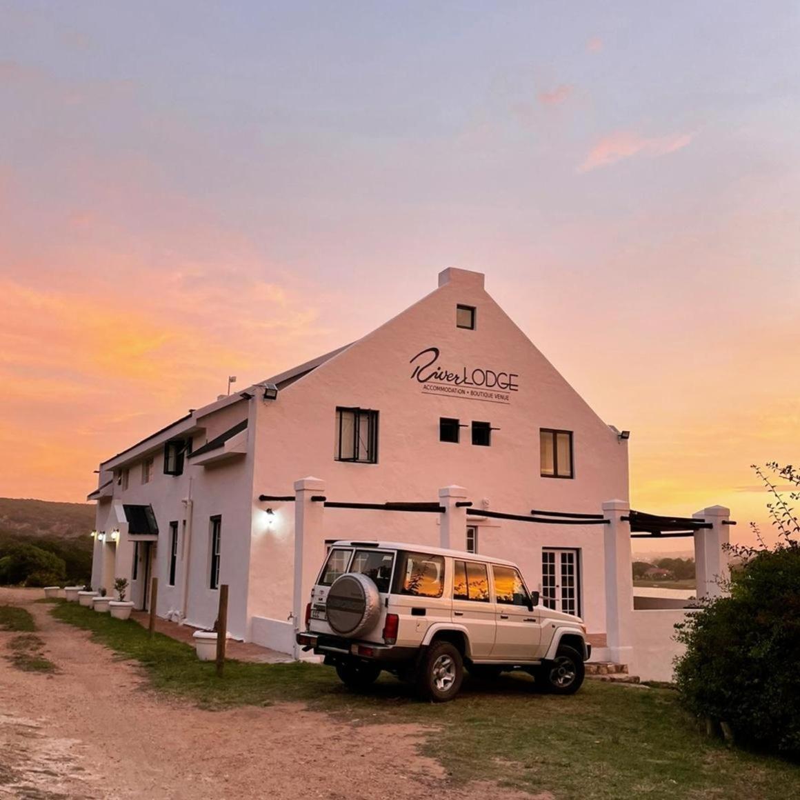 River Lodge *